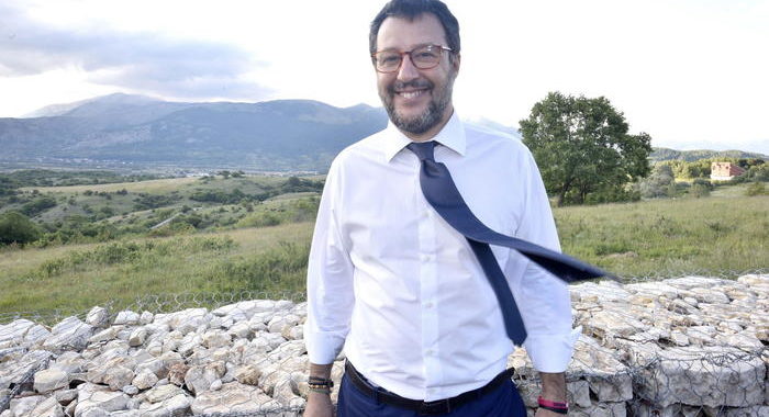 Salvini,bimbi in plexiglass? Una cazzata