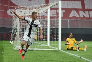 Serie A. Tripletta di Cornelius, Genoa in ginocchio. Primo successo per Longo, Torino-Udinese 1-0