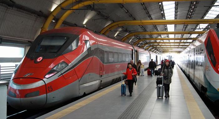 Trenitalia: nuova app, self check-in e conta posti