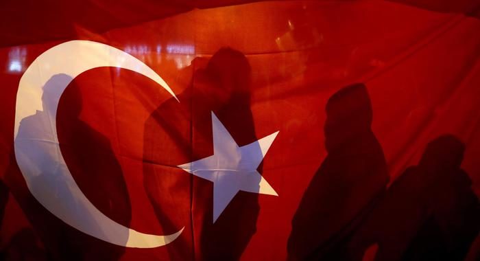 Turchia: arrestati 3 deputati, ‘è golpe’