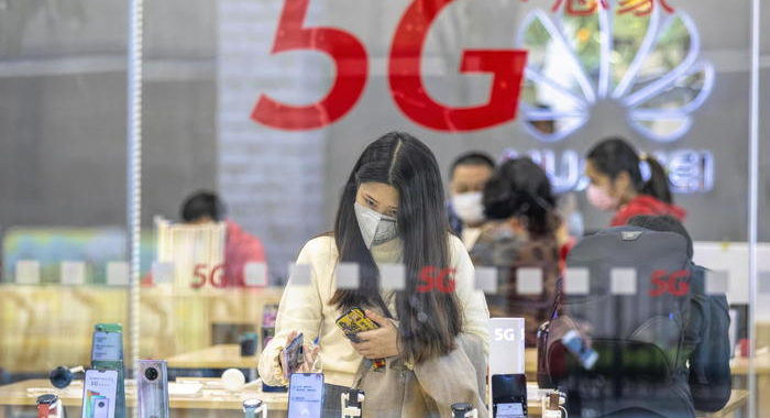 5G: Johnson pronto a bandire Huawei da rete britannica