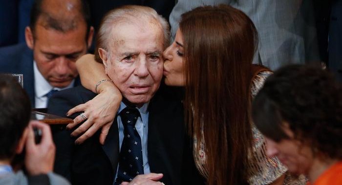 Argentina: Menem a 90 anni risposa la prima moglie Zulema