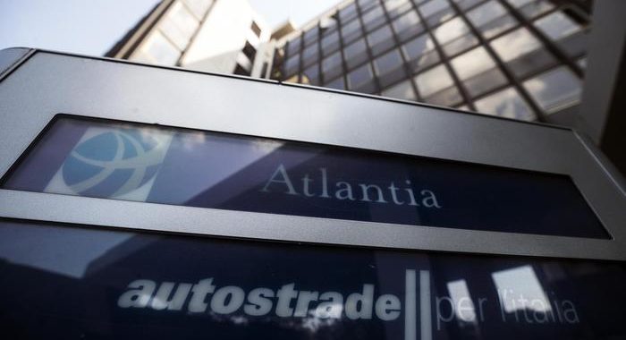 Atlantia crolla in Borsa (-12%), timori revoca concessioni