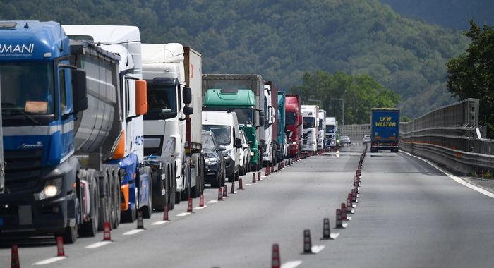 Cantieri autostrade: 14 km coda in A7