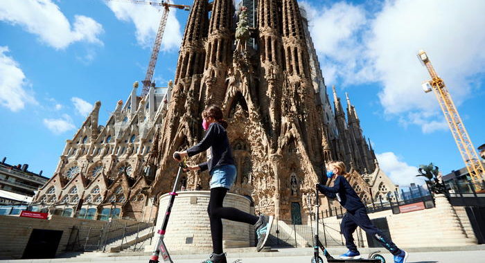 Coronavirus: nuova stretta a Barcellona,’state a casa’