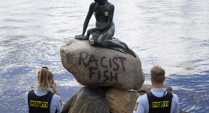 Danimarca: vandalizzata la sirenetta