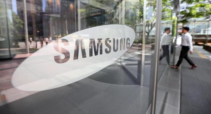 Google: stampa, tratta con Samsung per servizi su smartphone