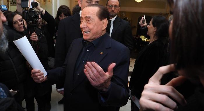 Governo:Berlusconi,non ci sarà nessun soccorso a maggioranza