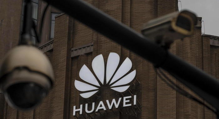 Huawei supera Samsung, è leader mondiale smartphone