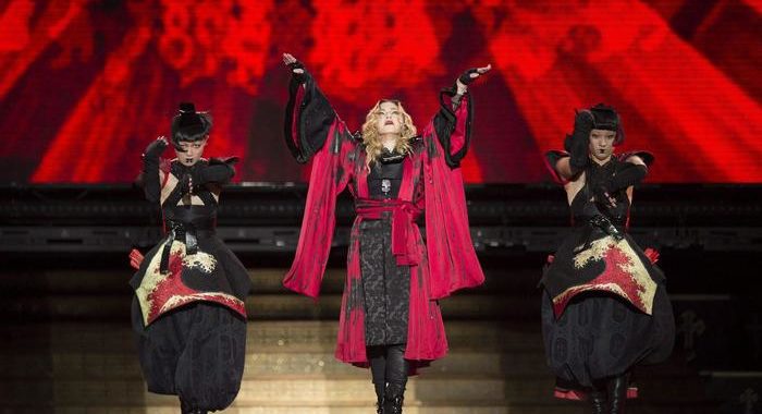 Instagram censura Madonna, false informazioni Covid