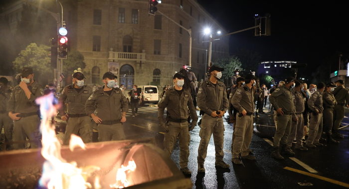 Israele: in 50 arrestati durante protesta anti Netanyahu