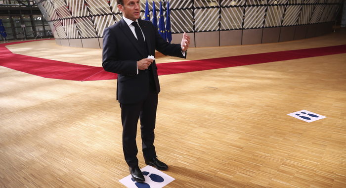 Macron: trovare compromessi ma non a spese dell’ambizione Ue