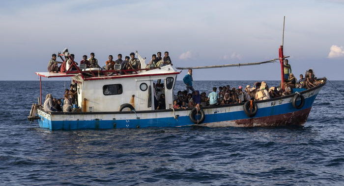 Malaysia: naufragio 25 rifugiati Rohingya, un sopravvissuto