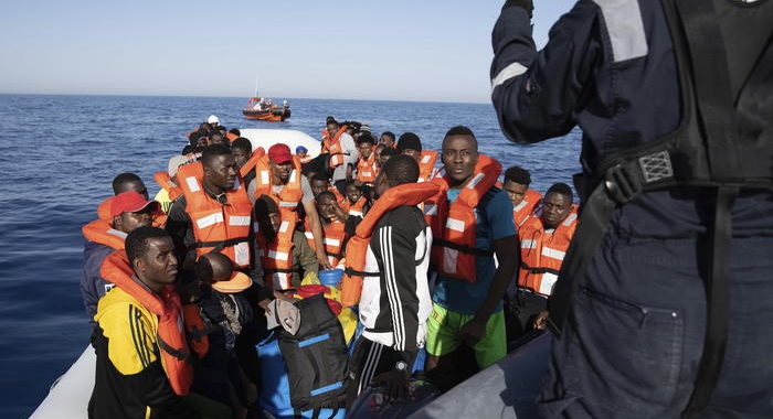 Migranti: Unhcr, indagine urgente per spari in Libia