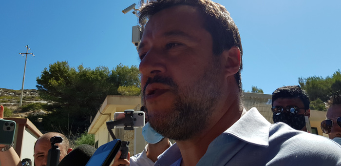 Migranti:Salvini,sbarchi sono triplicati, Italia in pericolo