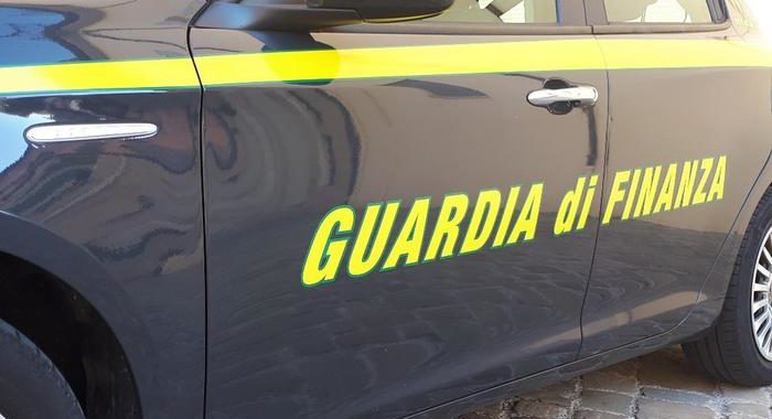 ‘Ndrina puntava a fondi Covid, 8 arresti