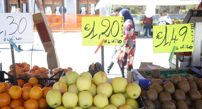 Prezzi: ancora in deflazione a luglio, in calo a -0,3%