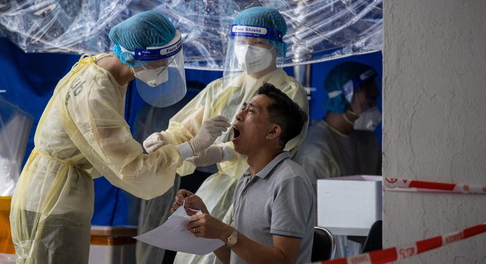 Record di contagi a Hong Kong, ‘situazione critica’