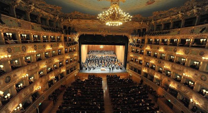 Riapre la Fenice con concerto per Venezia e per ‘eroi’ Covid