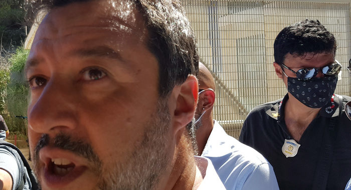 Salvini, Fontana accusato di aver ricevuto eredità