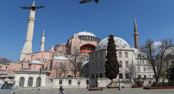 Turchia: continua afflusso fedeli a moschea Santa Sofia