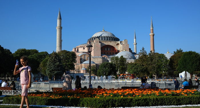 Turchia: oggi la prima preghiera a Santa Sofia moschea