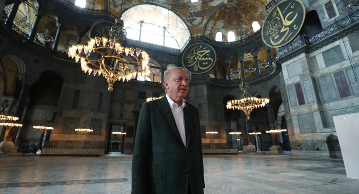 Turchia: visita a sorpresa di Erdogan a Santa Sofia