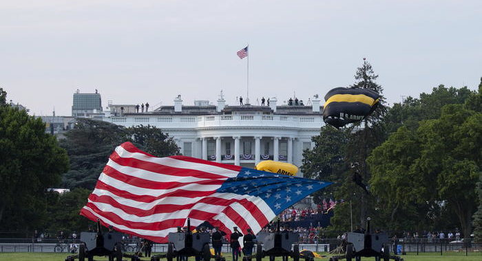 Usa: festa Casa Bianca senza distanne