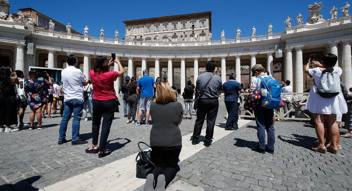 Vaticano a parrocchie, via tariffe per le Messe