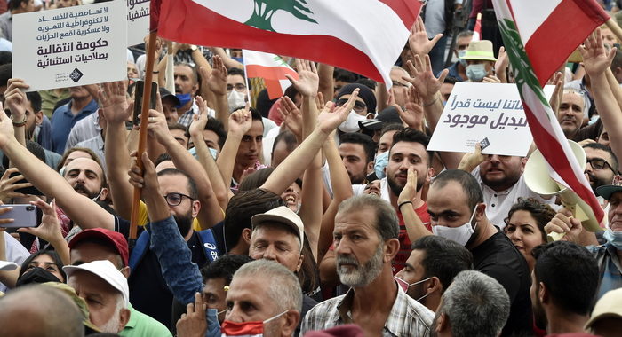 Beirut: assaltata la sede del ministero degli esteri
