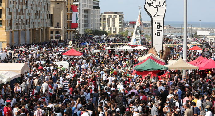 Beirut:Piazza dei Martiri si riempie per raduno anti-governo
