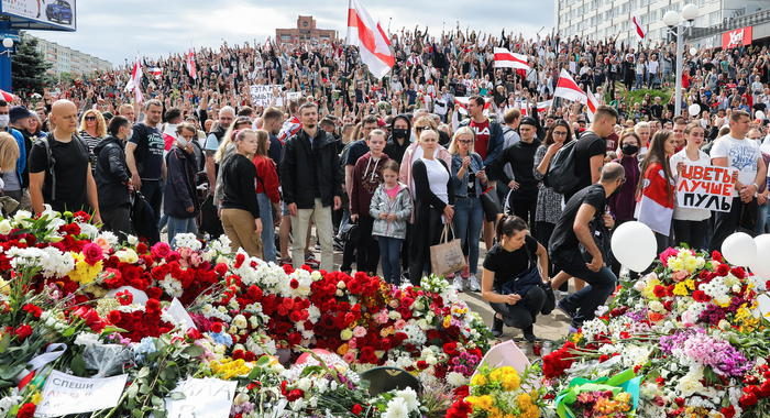 Bielorussia: in migliaia a funerale manifestante e ucciso