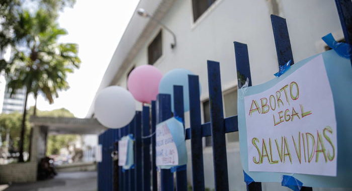 Brasile: nuove restrizioni per l’aborto in caso di stupro
