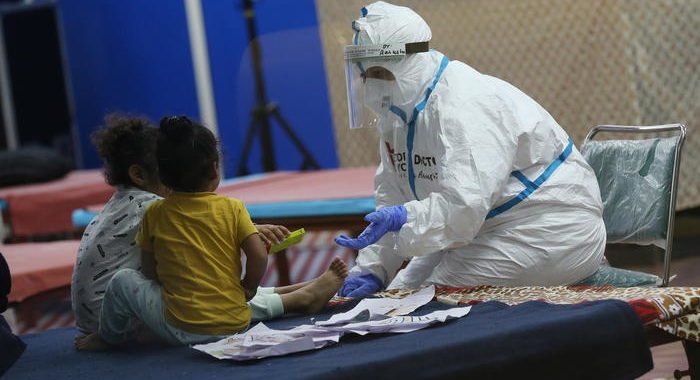 Coronavirus, 18 milioni di casi al mondo