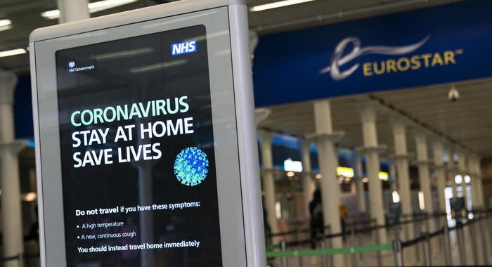 Coronavirus: folla di britannici su treni e aerei da Francia