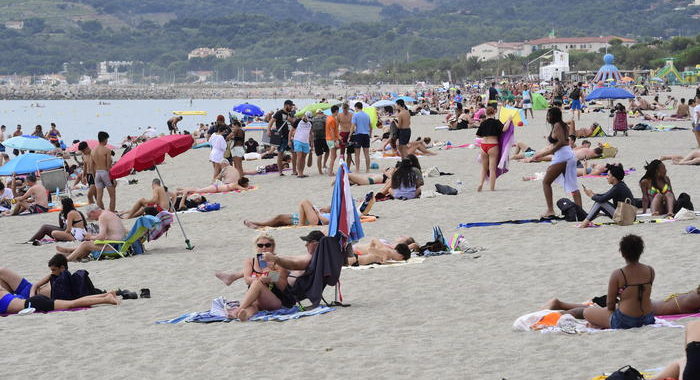 Coronavirus: Francia, obbligo mascherina in centro Biarritz