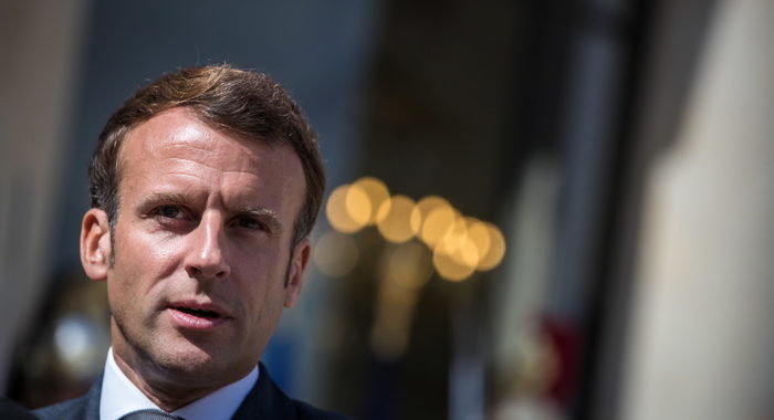 Coronavirus: Macron ai francesi, usate le mascherine