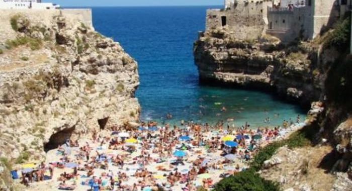 Giovane di 25 anni precipita da scogliera Polignano e muore