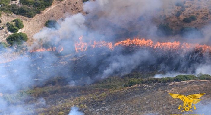 Incendi in Sardegna, Canadair in azione