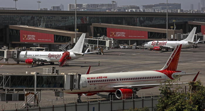 India: aereo fuori in pista in Kerala, 2 morti