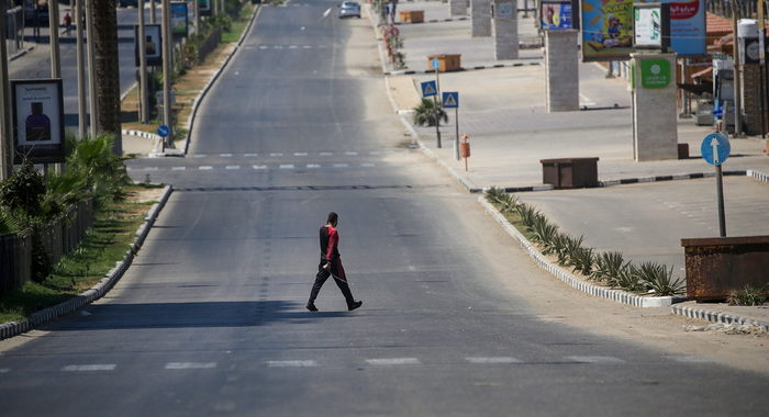 Lockdown a Gaza, un morto e 9 contagi