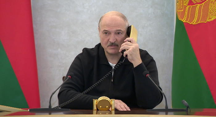 Lukashenko minaccia dura risposta alle sanzioni