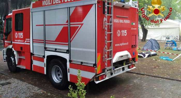 Maltempo: albero su tenda in camping, muore bimba di 3 anni