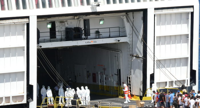 ++ Migranti: a Trapani in corso sbarco da nave quarantena ++