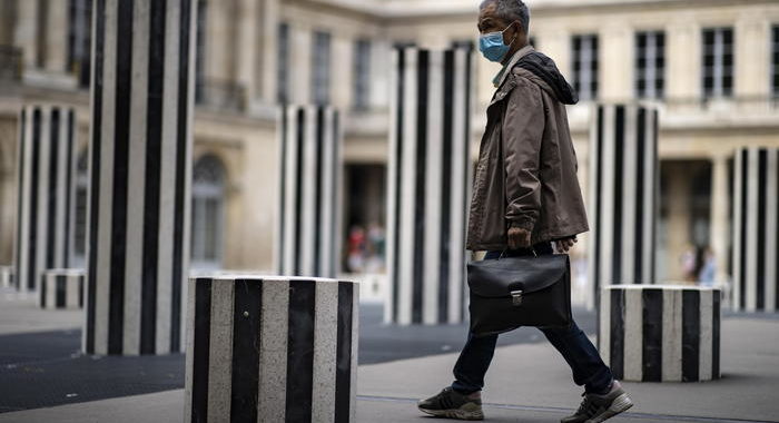Obbligo di mascherina all’aperto in tutta Parigi