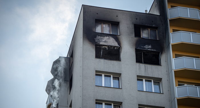 Rep. ceca: incendio in condominio di 13 piani, 11 morti