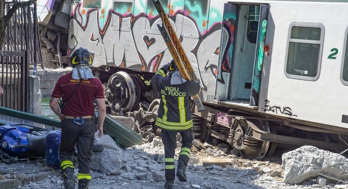 Sospesi macchinista e capotreno del convoglio deragliato