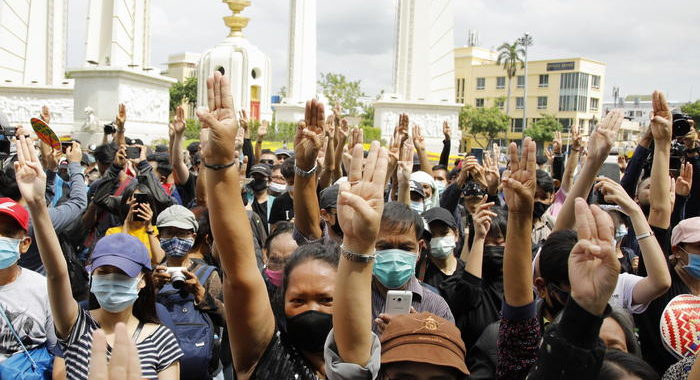 Thailandia: tensione per proteste anti-governo a Bangkok