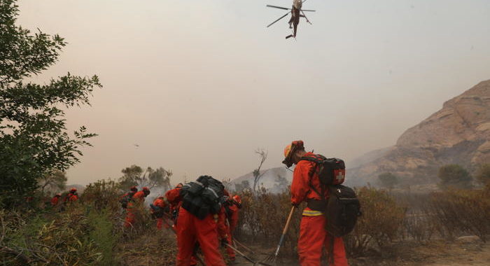 Usa: oltre 1.300 pompieri contro incendio in California