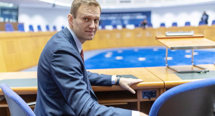 Volo da Germania per prelevare Navalny